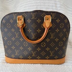 Louis Vuitton Alma PM Monogram Canvas Handbag. 100% authentic. Made in France.